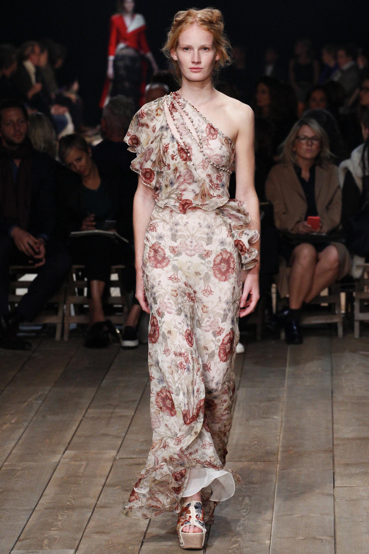 Floor Sweeping Florals for Spring Weddings - The Lane