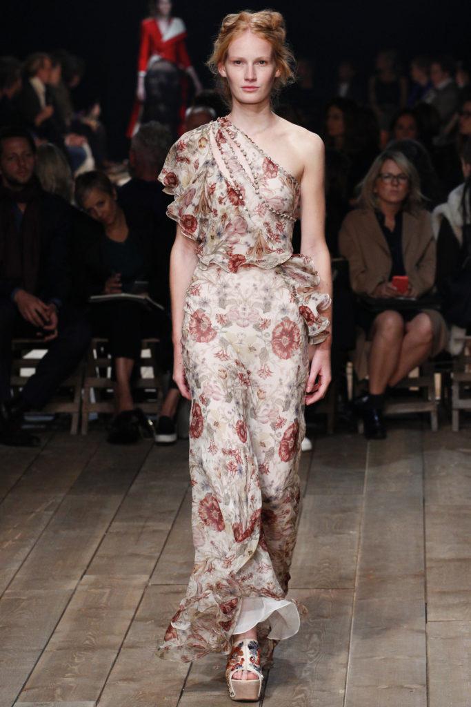 Floor Sweeping Florals for Spring Weddings - Style Guide The Lane