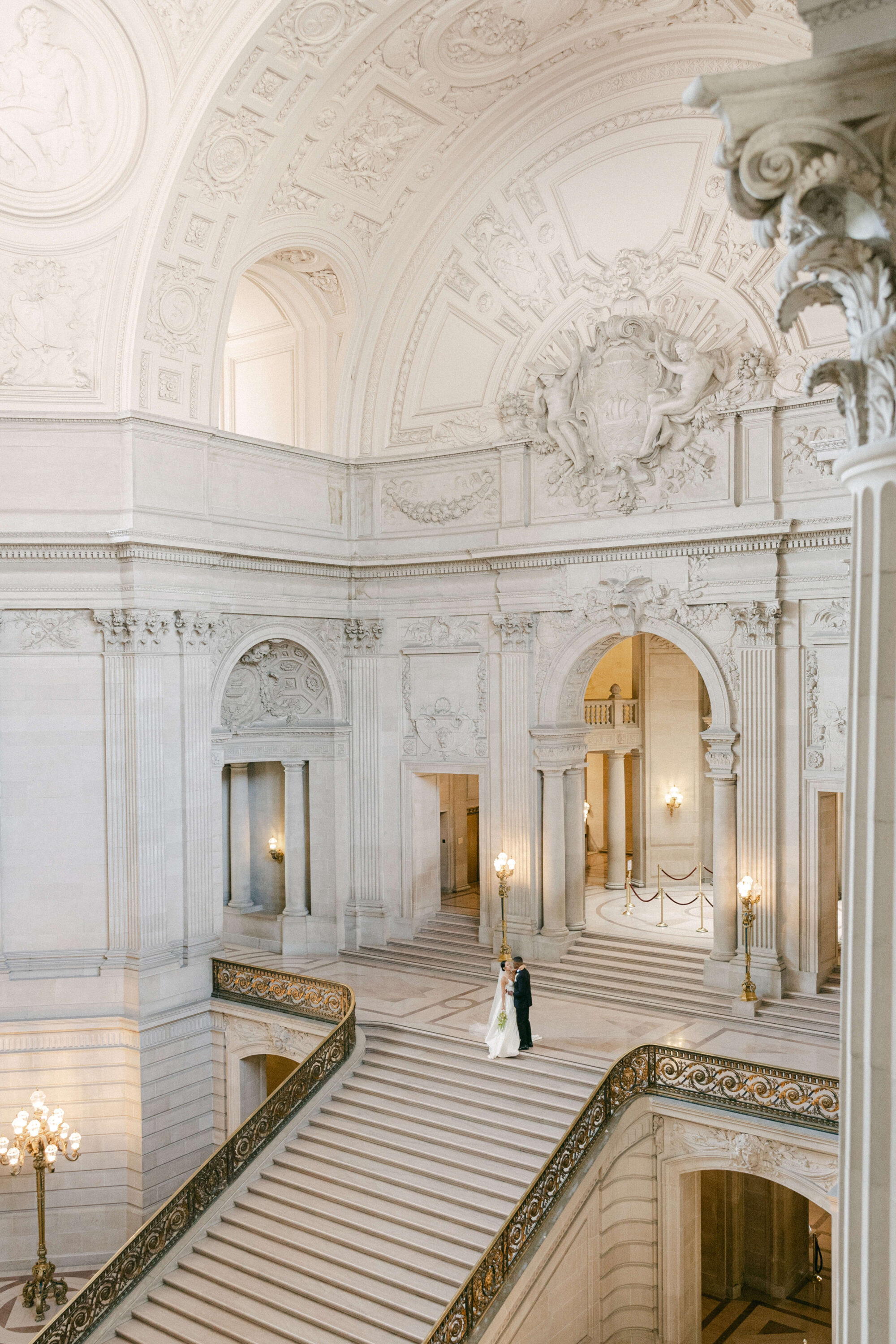 how to find a wedding photographer