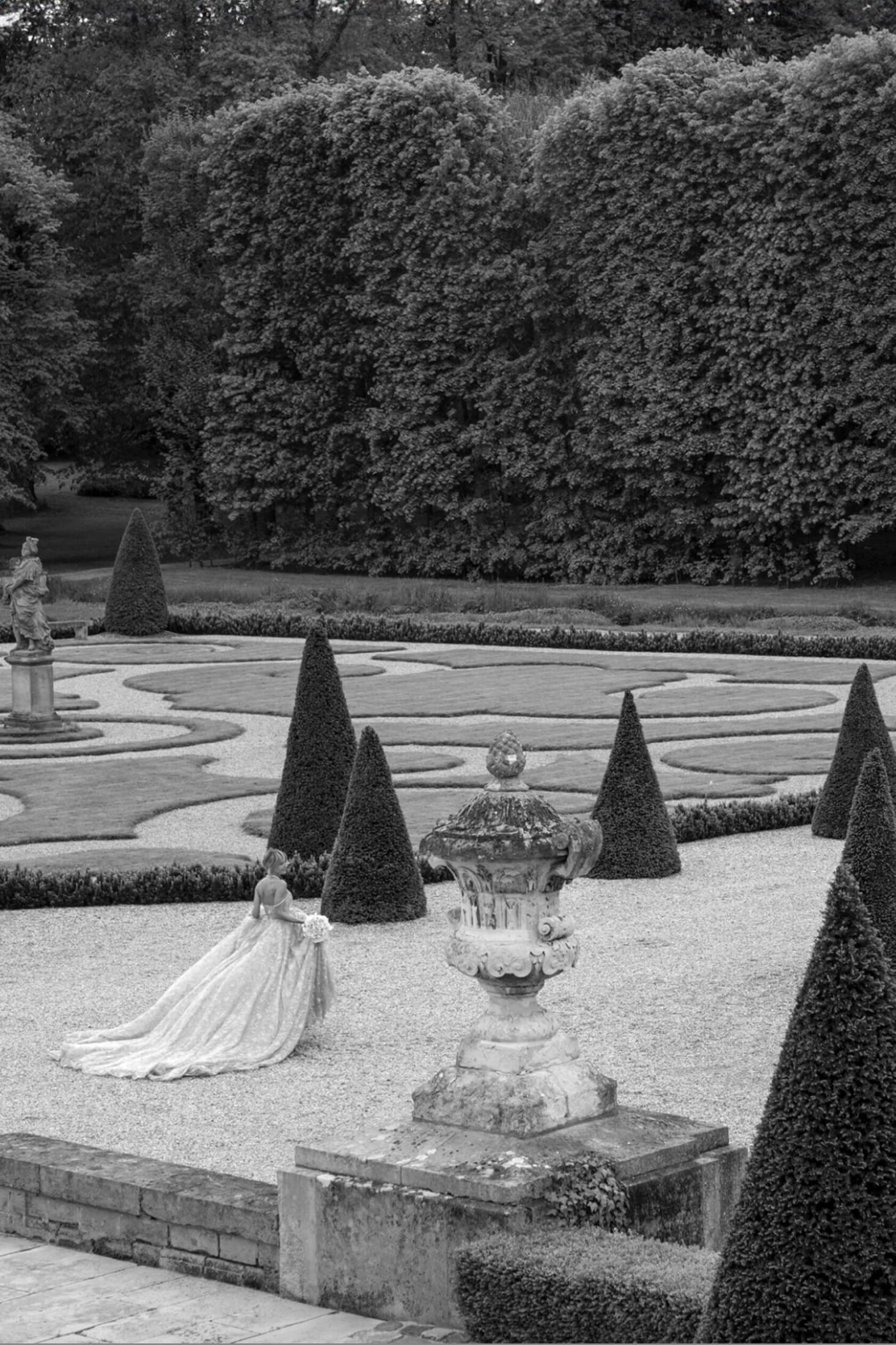 how to find a wedding photographer